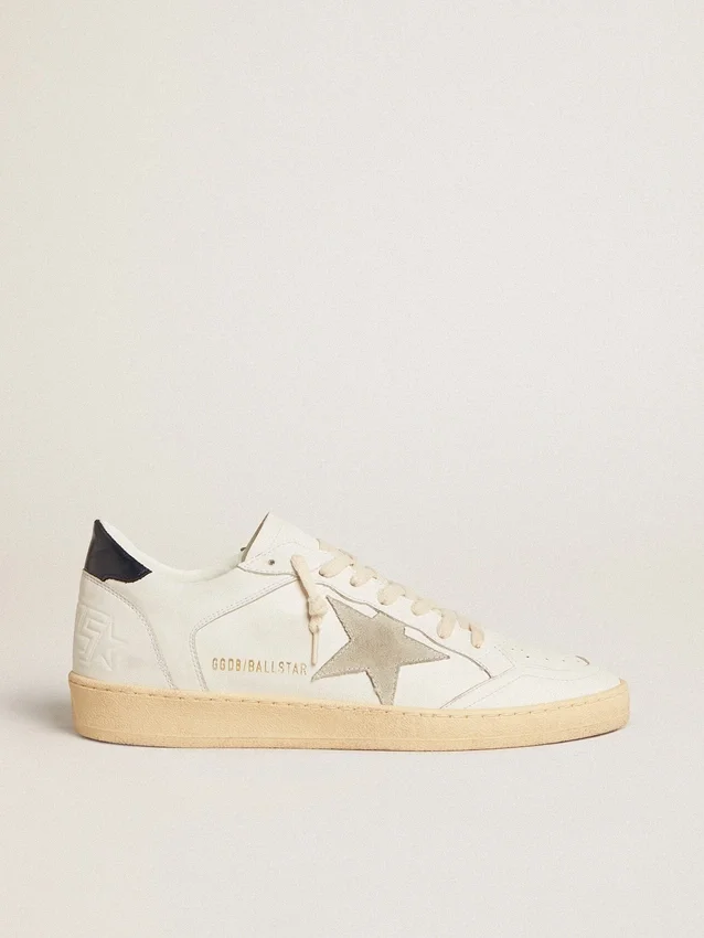 Ball Star avec étoile en daim gris glacé et languette de talon en cuir bleu