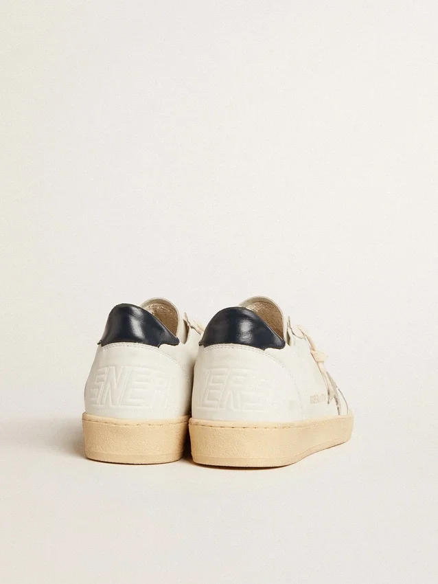 Ball Star avec étoile en daim gris glacé et languette de talon en cuir bleu