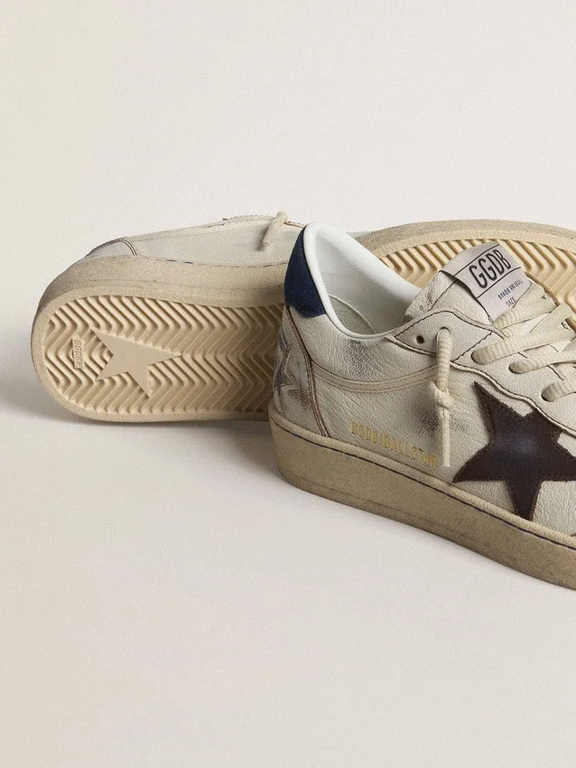 Ball Star avec étoile noire et languette de talon en daim bleu