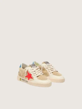 Ball Star Junior en daim beige avec étoile rouge et languette de talon bleu clair