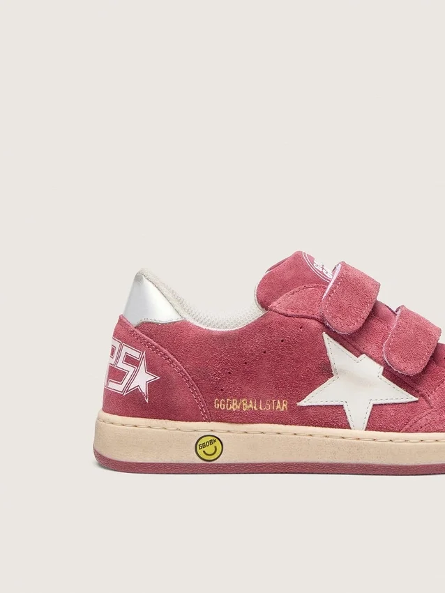 Ball Star Junior en daim rouge avec étoile en cuir blanc et languette de talon argent métallisé
