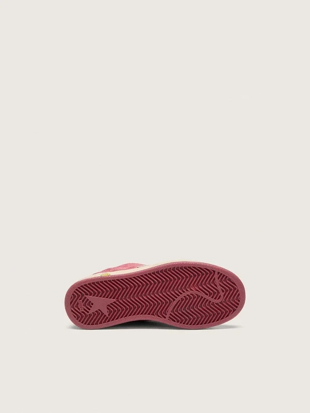 Ball Star Junior en daim rouge avec étoile en cuir blanc et languette de talon argent métallisé