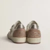 Ball Star LTD en cuir nappa blanc et daim vieux rose, avec étoile et languette au talon en cuir argent métallisé