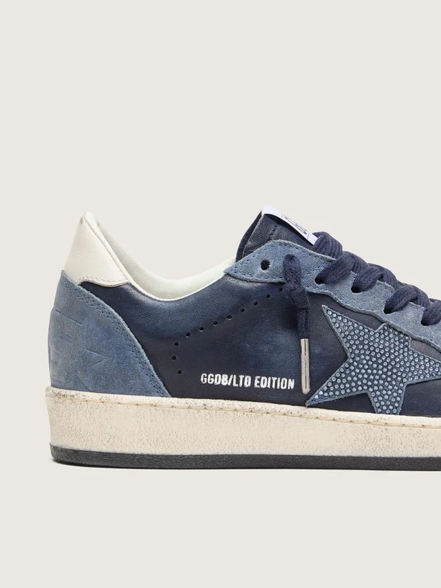 Ball Star LTD pour femme en cuir bleu foncé avec une étoile en cristaux Swarovski bleu clair et des empiècements en daim