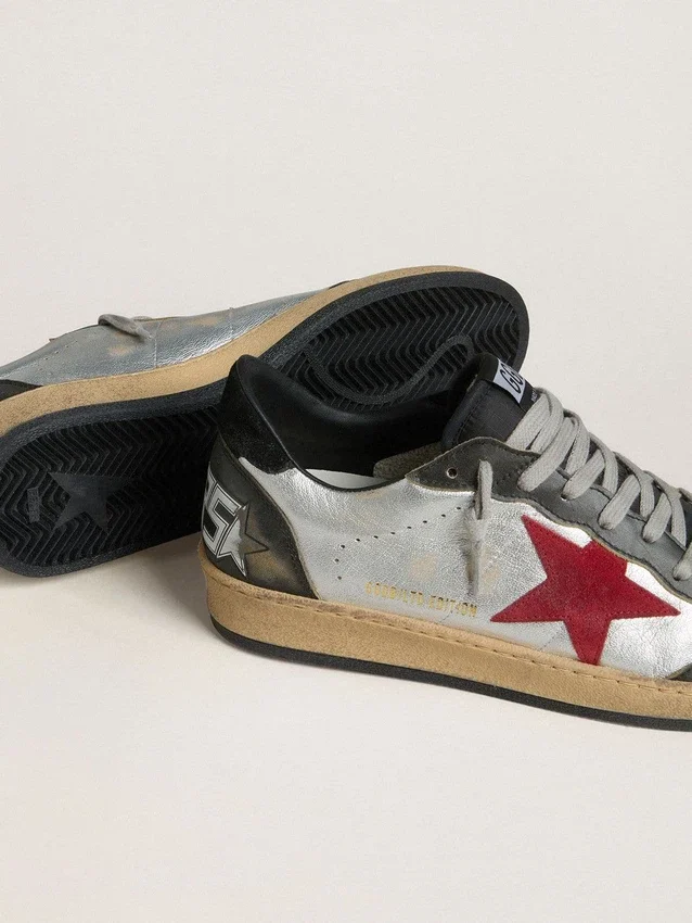 Ball Star LTD pour homme en cuir laminé argenté avec étoile en daim rouge et empiècements noirs