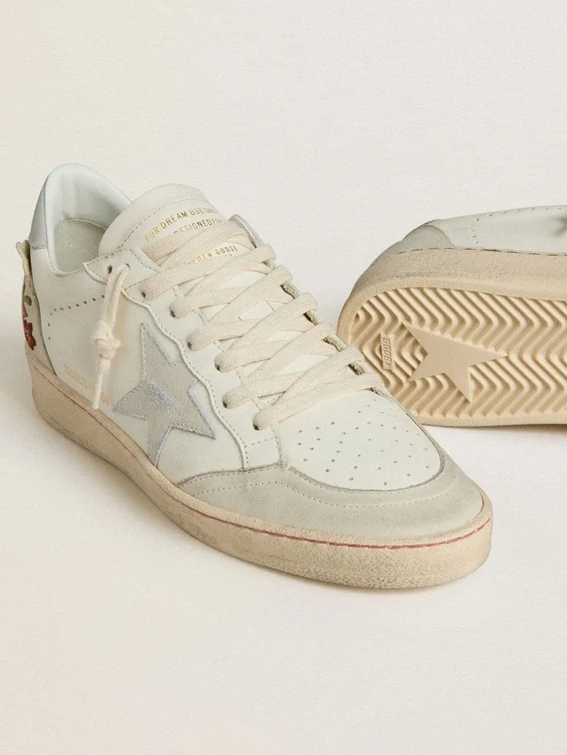 Ball Star pour femme en cuir avec étoile en daim platine et broderie florale multicolore