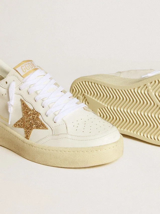 Ball Star pour femme en cuir blanc avec étoile pailletée dorée et languette de talon pailletée noire