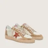 Ball Star pour femme en cuir crème avec étoile en cuir rouge brique et empiècements en daim