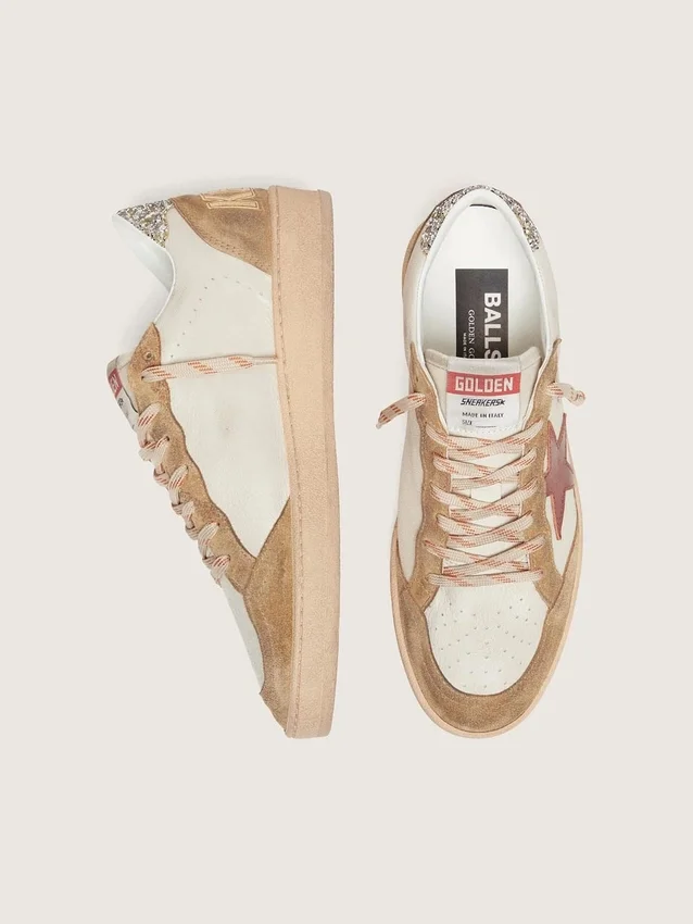 Ball Star pour femme en cuir crème avec étoile en cuir rouge brique et empiècements en daim