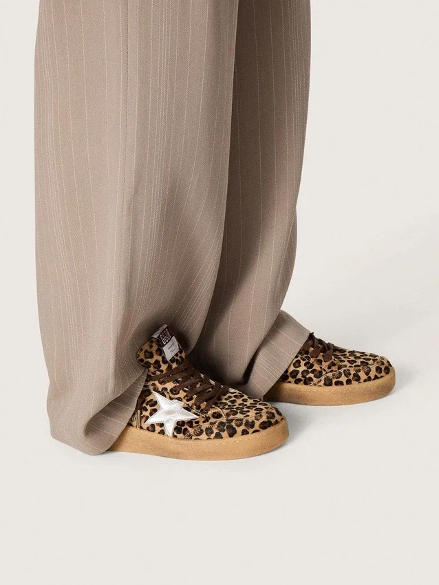 Ball Star pour femme en cuir de poney à imprimé léopard avec étoile en cuir platine et languette de talon en cuir blanc