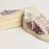 Ball Star pour femme en daim lilas avec étoile en cuir bordeaux et languette de talon en daim lilas