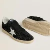 Ball Star pour femme en daim noir avec clous et étoile en cuir blanc