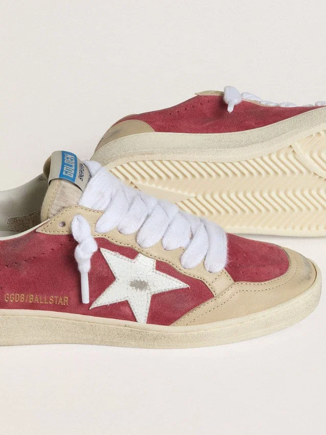 Ball Star pour femme en daim rouge avec étoile en daim craquelé blanc et languette de talon en cuir platine