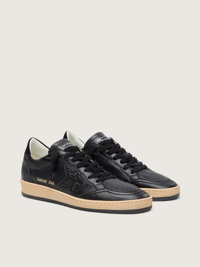 Ball Star pour femme en nappa noir avec étoile pailletée noire et languette de talon en daim