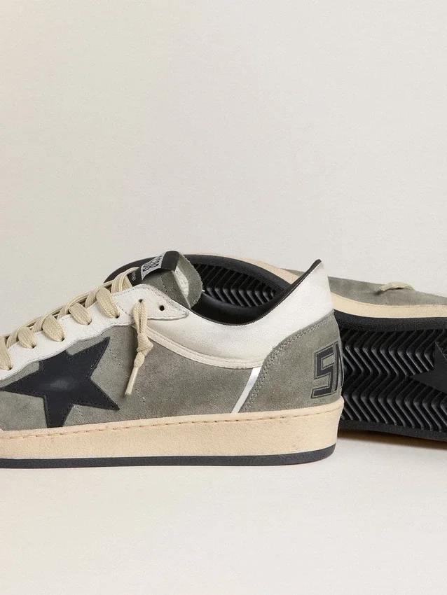 Ball Star pour homme en daim gris avec étoile en cuir noir et empiècements en cuir nappa blanc
