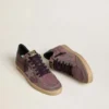 Ball Star pour homme en daim violet avec étoile ornée de clous argentés et languette de talon « naplak » noire