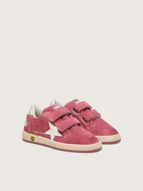 Ball Star Young en daim rouge avec étoile en cuir blanc et languette de talon argent métallisé