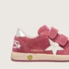 Ball Star Young en daim rouge avec étoile en cuir blanc et languette de talon argent métallisé