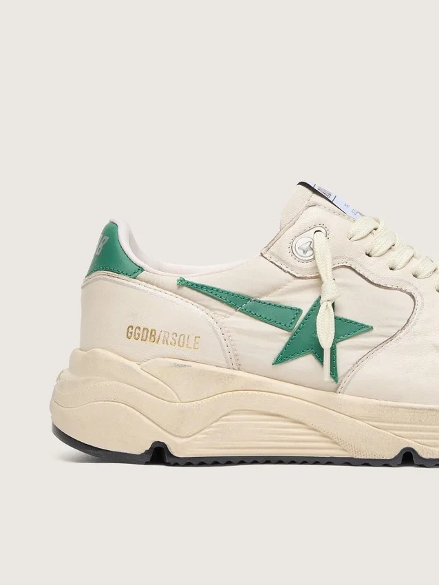 Baskets pour femme à Running Sole en nylon crème et cuir, ornées d’une étoile en cuir vert