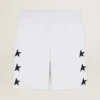 Bermuda blanc vintage pour homme orné d’étoiles noires contrastantes