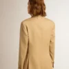 Blazer femme à double boutonnage couleur sable avec boutons héraldiques dorés