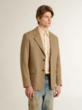 Blazer homme à simple boutonnage en mélange de lin à motif chevrons couleur sable.