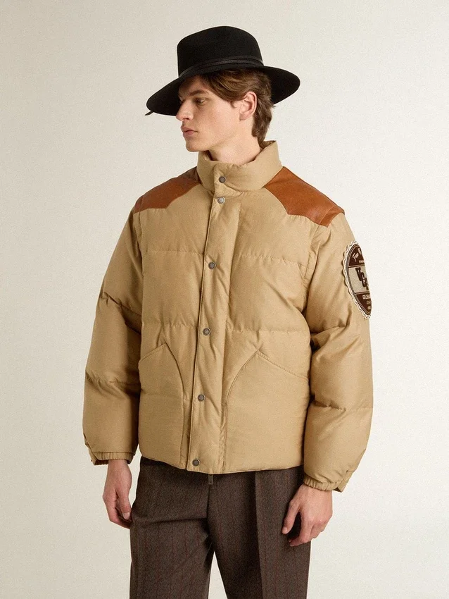 Blouson aviateur beige avec détails en cuir et patchs
