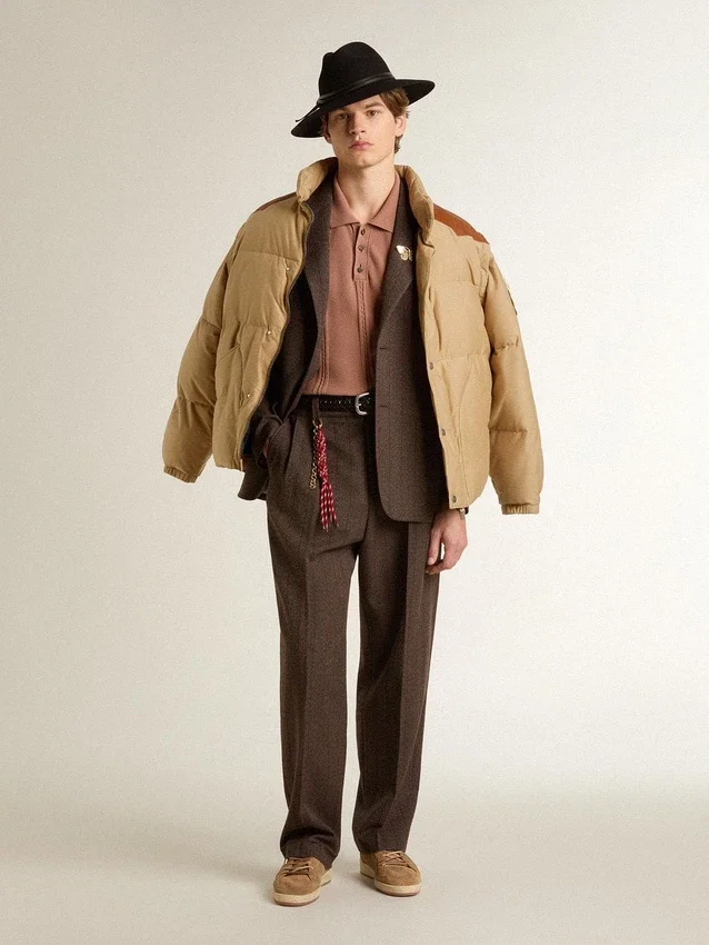 Blouson aviateur beige avec détails en cuir et patchs