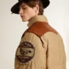 Blouson aviateur beige avec détails en cuir et patchs