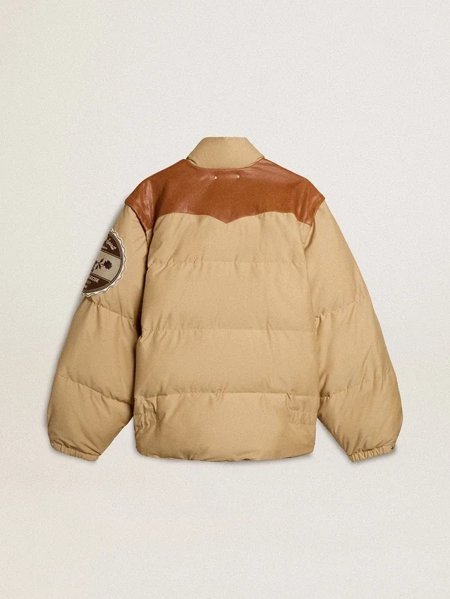 Blouson aviateur beige avec détails en cuir et patchs
