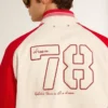 Blouson aviateur en coton blanc délavé et rouge avec broderies