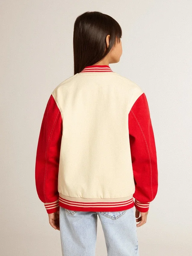 Blouson aviateur pour enfant en coton beige et rouge avec broderie sur la poitrine