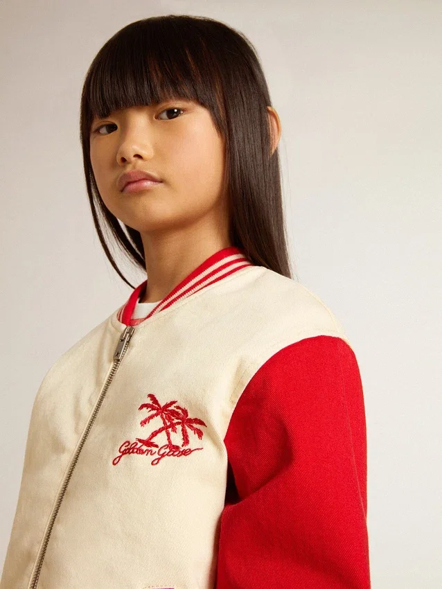 Blouson aviateur pour enfant en coton beige et rouge avec broderie sur la poitrine