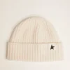 Bonnet en laine blanc avec étoile noire