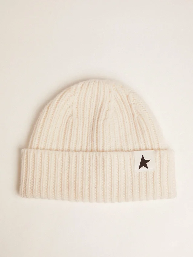 Bonnet en laine blanc avec étoile noire