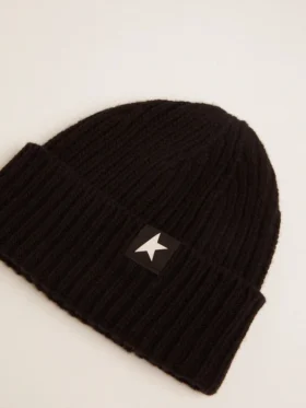 Bonnet en laine noir avec étoile blanche