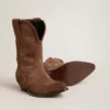 Bottes basses pour femme en daim délavé marron foncé
