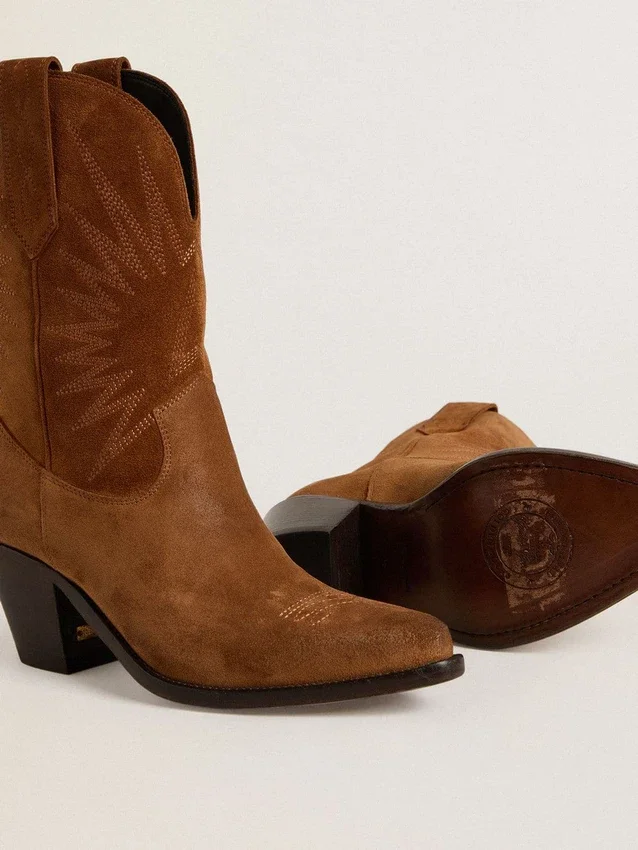 Bottes basses Wish Star en daim cognac avec étoile brodée ton sur ton