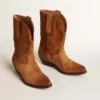 Bottes basses Wish Star en daim couleur cognac avec étoile incrustée