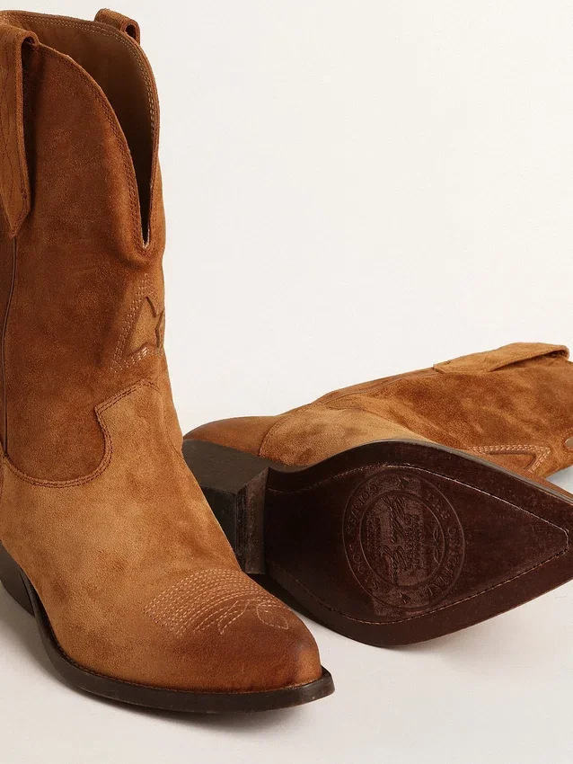 Bottes basses Wish Star en daim couleur cognac avec étoile incrustée