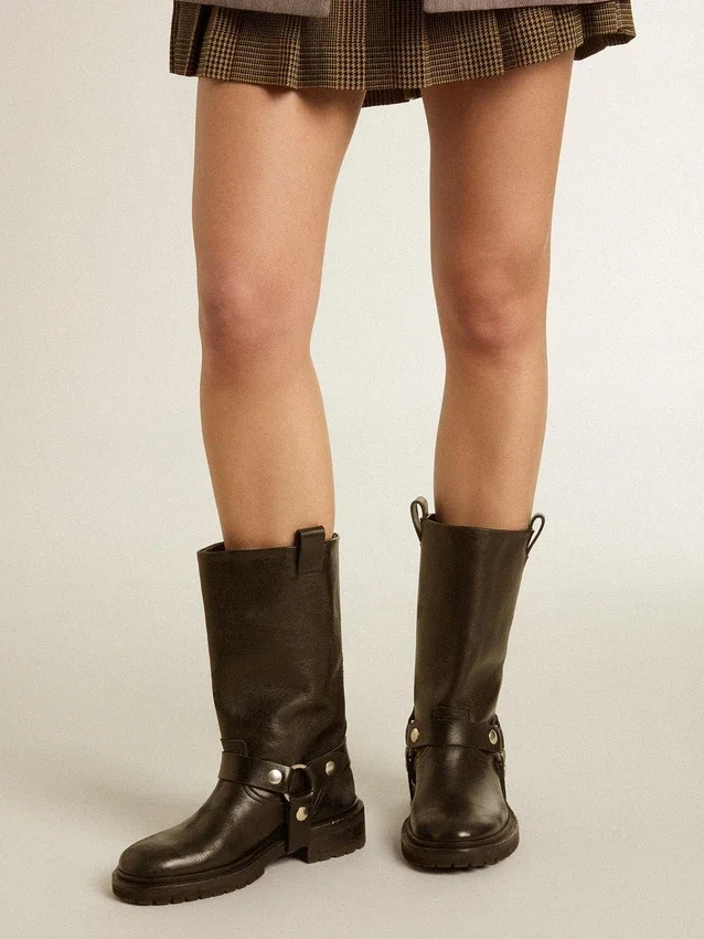 Bottes Kurt en cuir noir brillant avec boucle et clous argentés