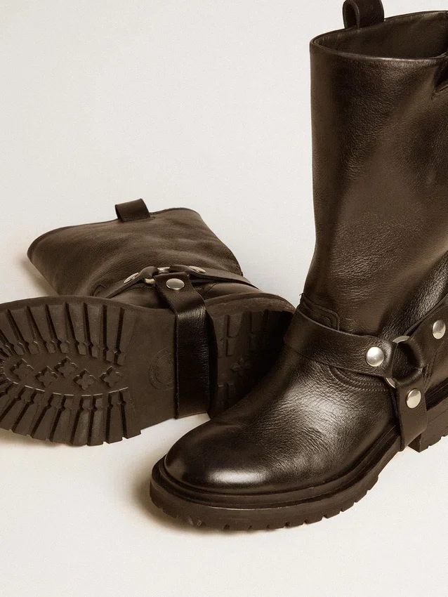 Bottes Kurt en cuir noir brillant avec boucle et clous argentés