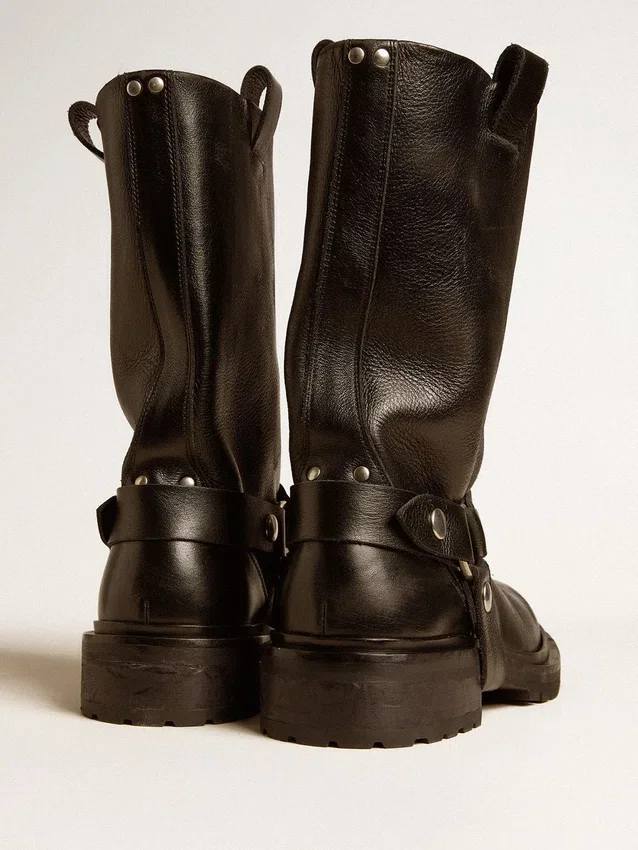 Bottes Kurt en cuir noir brillant avec boucle et clous argentés