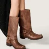 Bottes motardes hautes pour femme en cuir marron avec bride et boucle couleur or antique