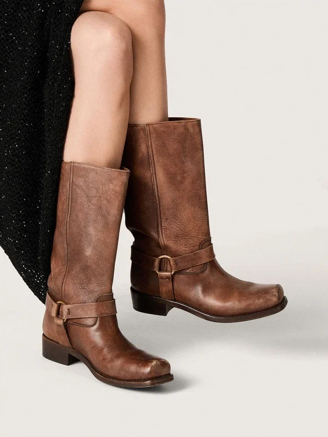 Bottes motardes hautes pour femme en cuir marron avec bride et boucle couleur or antique