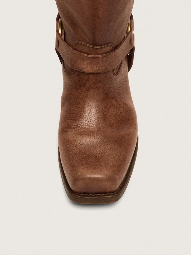 Bottes motardes hautes pour femme en cuir marron avec bride et boucle couleur or antique
