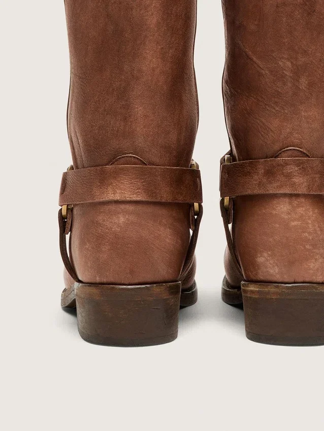 Bottes motardes hautes pour femme en cuir marron avec bride et boucle couleur or antique