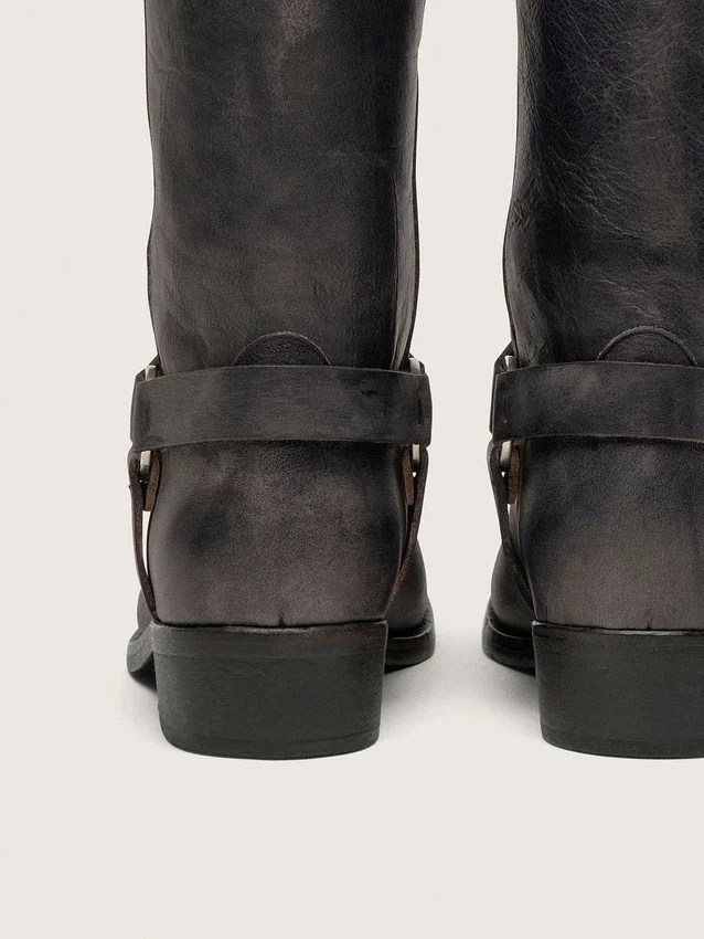 Bottes motardes hautes pour femme en cuir noir avec bride et boucle argentée