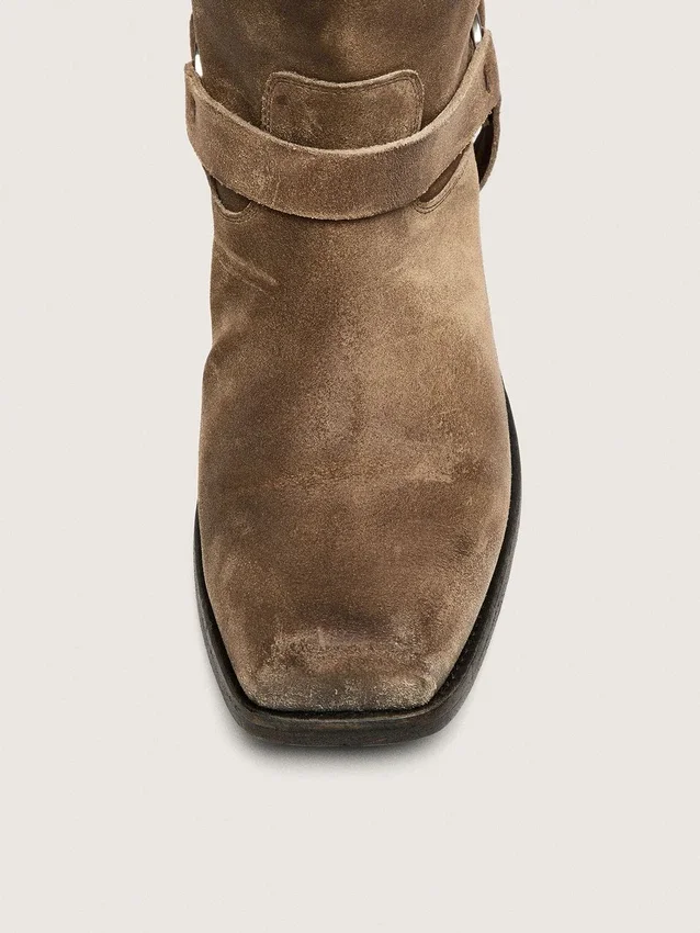 Bottes motardes hautes pour femme en daim ciré beige foncé, avec bride et boucle argentée