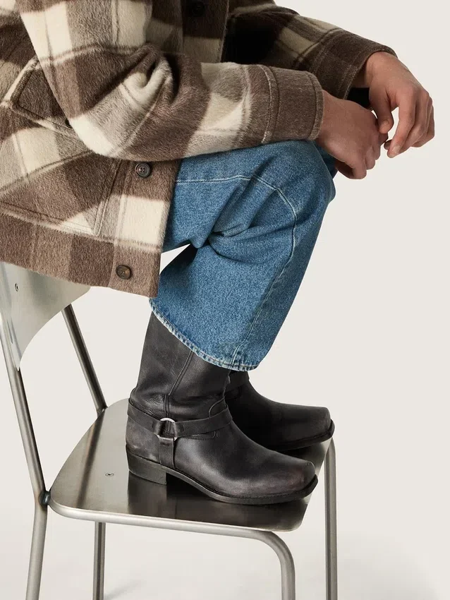 Bottes motardes hautes pour homme en cuir noir avec bride et boucle argentée